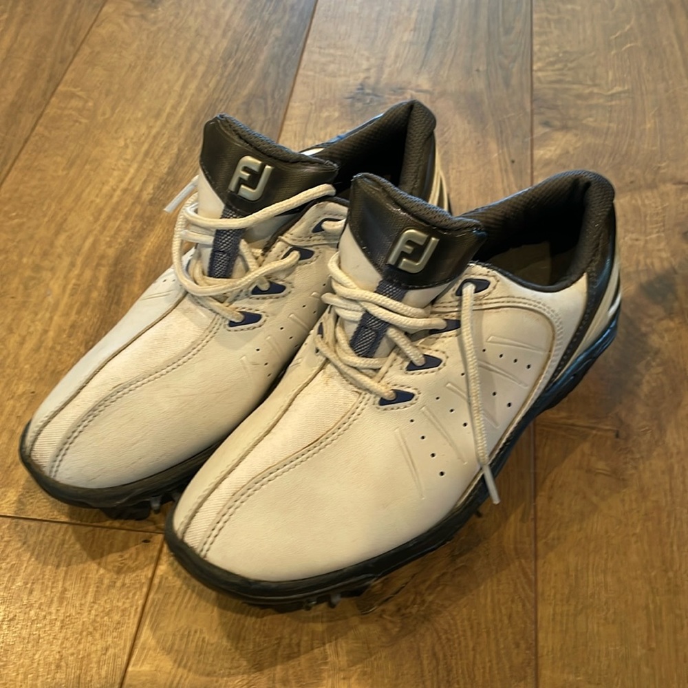 Footjoy kids, golf shoes, size 4. Clean